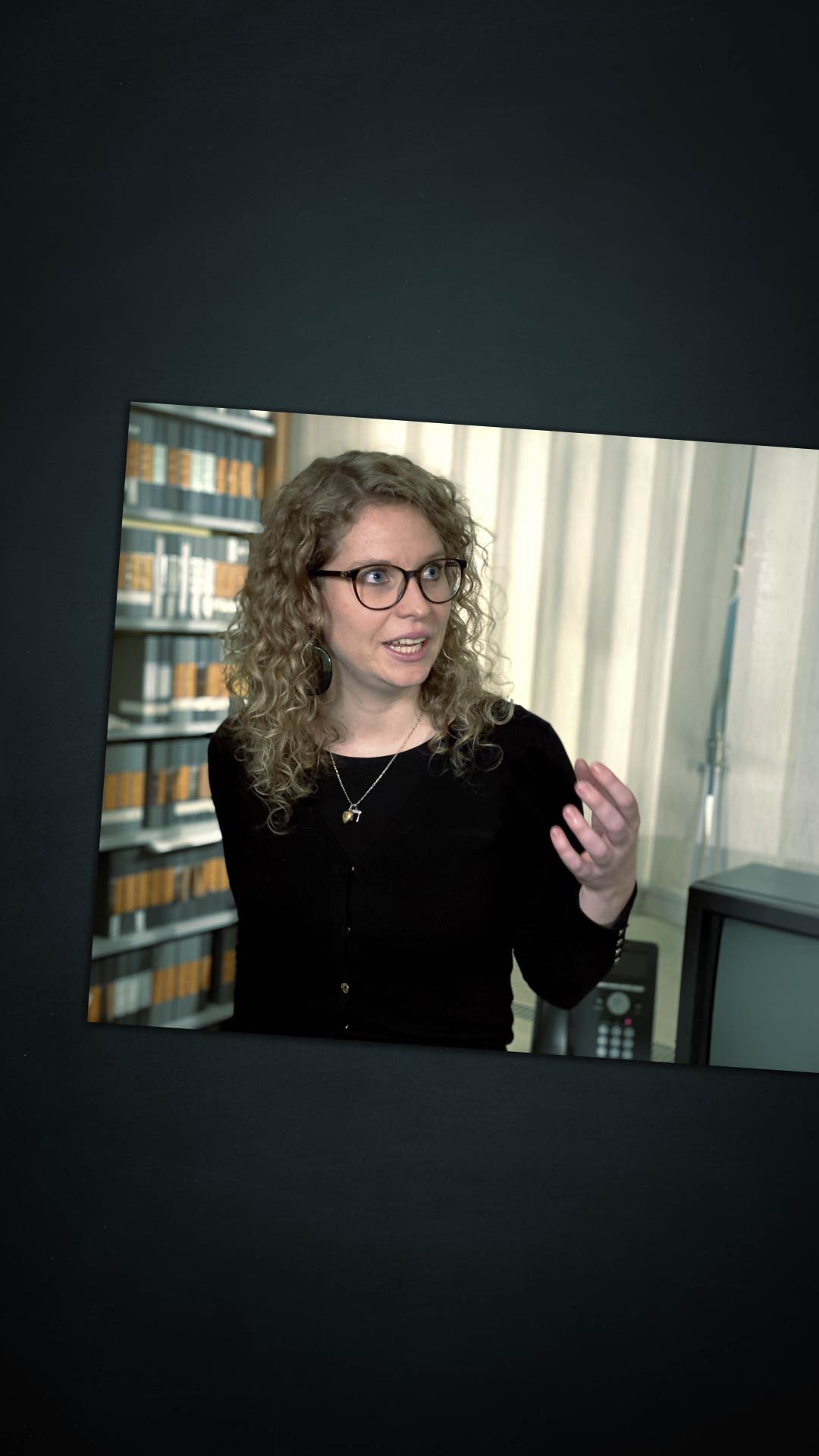 Gruppe von Aktivisten protestiert schweigend - Symbolbild.