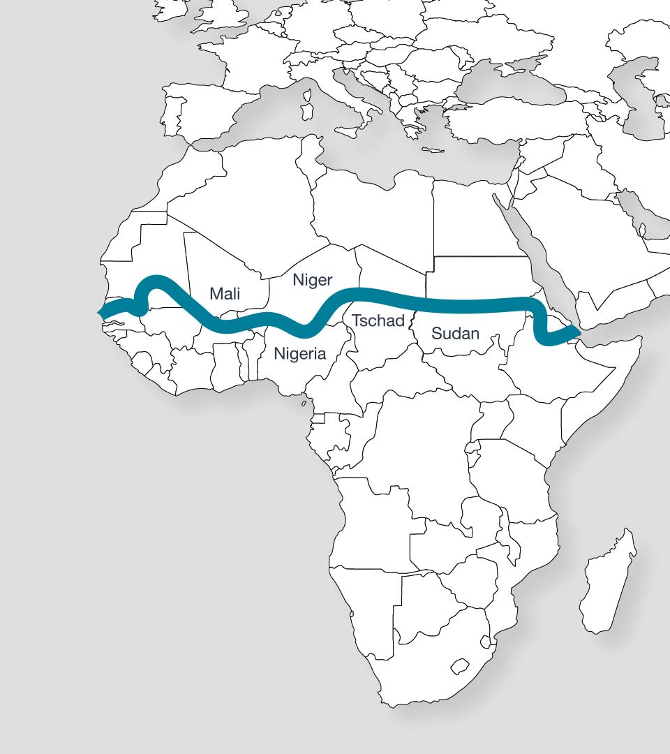 Karte des Kontinents Afrika. Eingefärbt ist der 8.000 Kilometer lange Baumkorridor. Er verläuft durch Mali, zwischen Niger und Nigeria, durch Tschad und den Sudan.