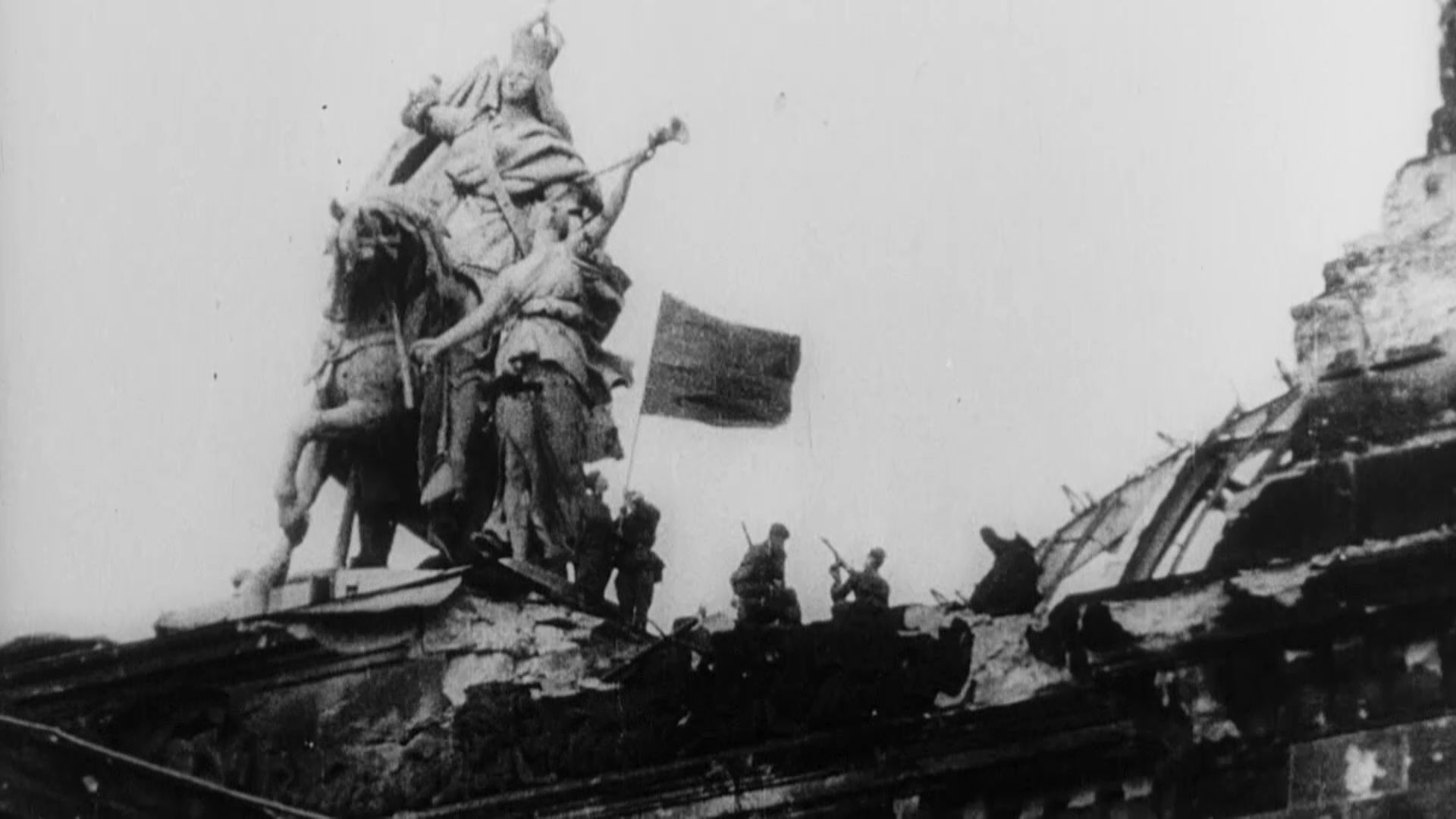 Знамя Победы над Рейхстагом 1920 1080